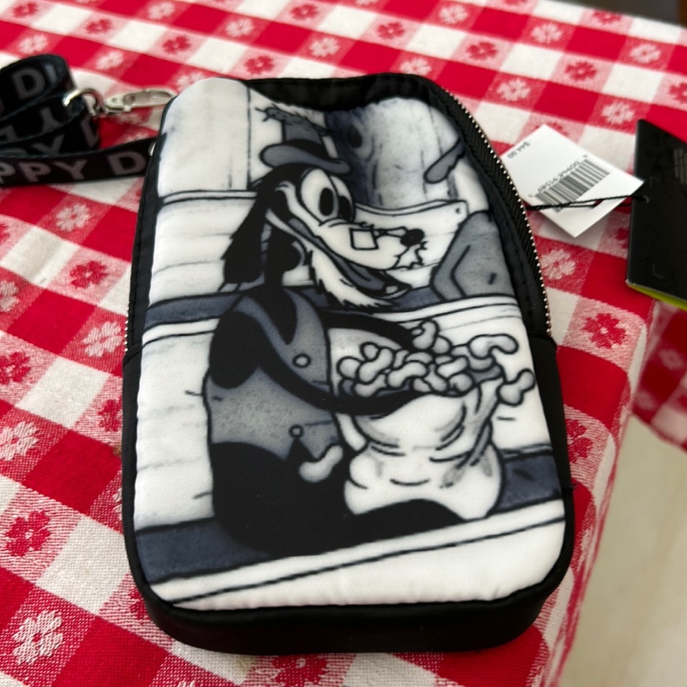 Disney’s Goofy 90 crossbody bag